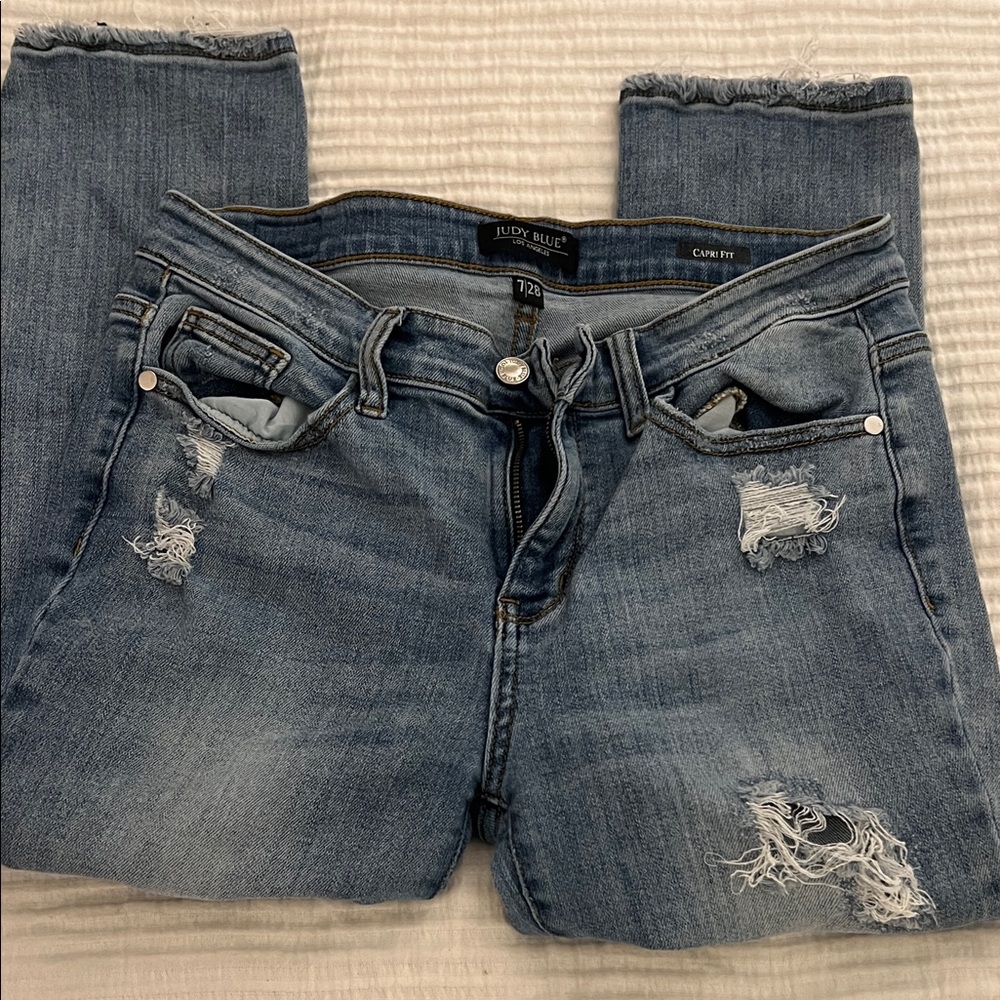 Judy Blue Women's Ripped Denim Skinny Capris